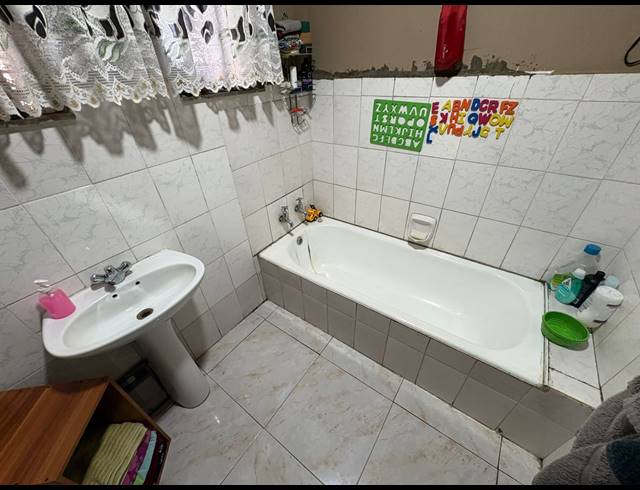 3 BEDROOM HOUSE FOR SALE IN MINNEBRON